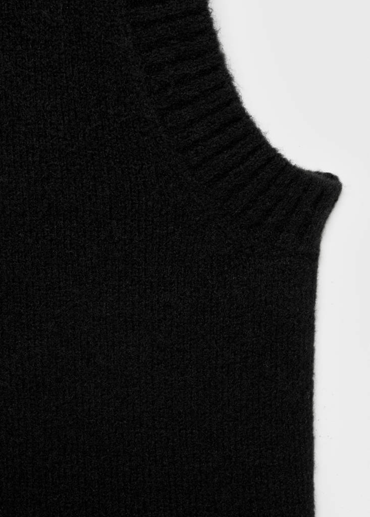 Perkins-neck knitted waistcoat — Black