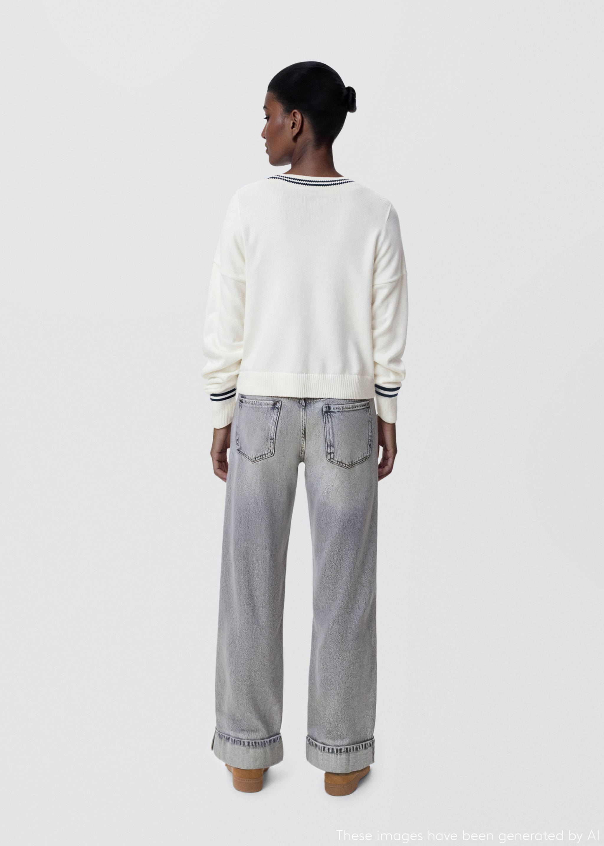 Sweter dzianinowy w paski - Tylna strona artykułu