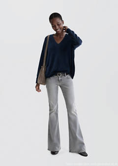 V-neck knit sweater — Navy 2