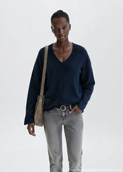 V-neck knit sweater — Navy 1
