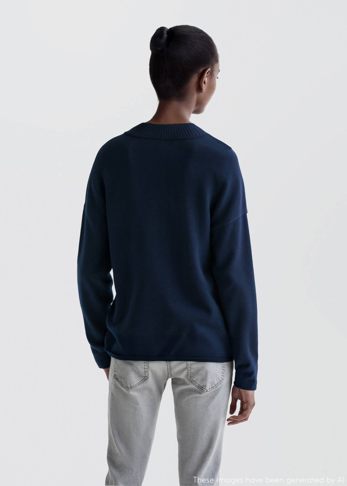 V-neck knit sweater — Navy