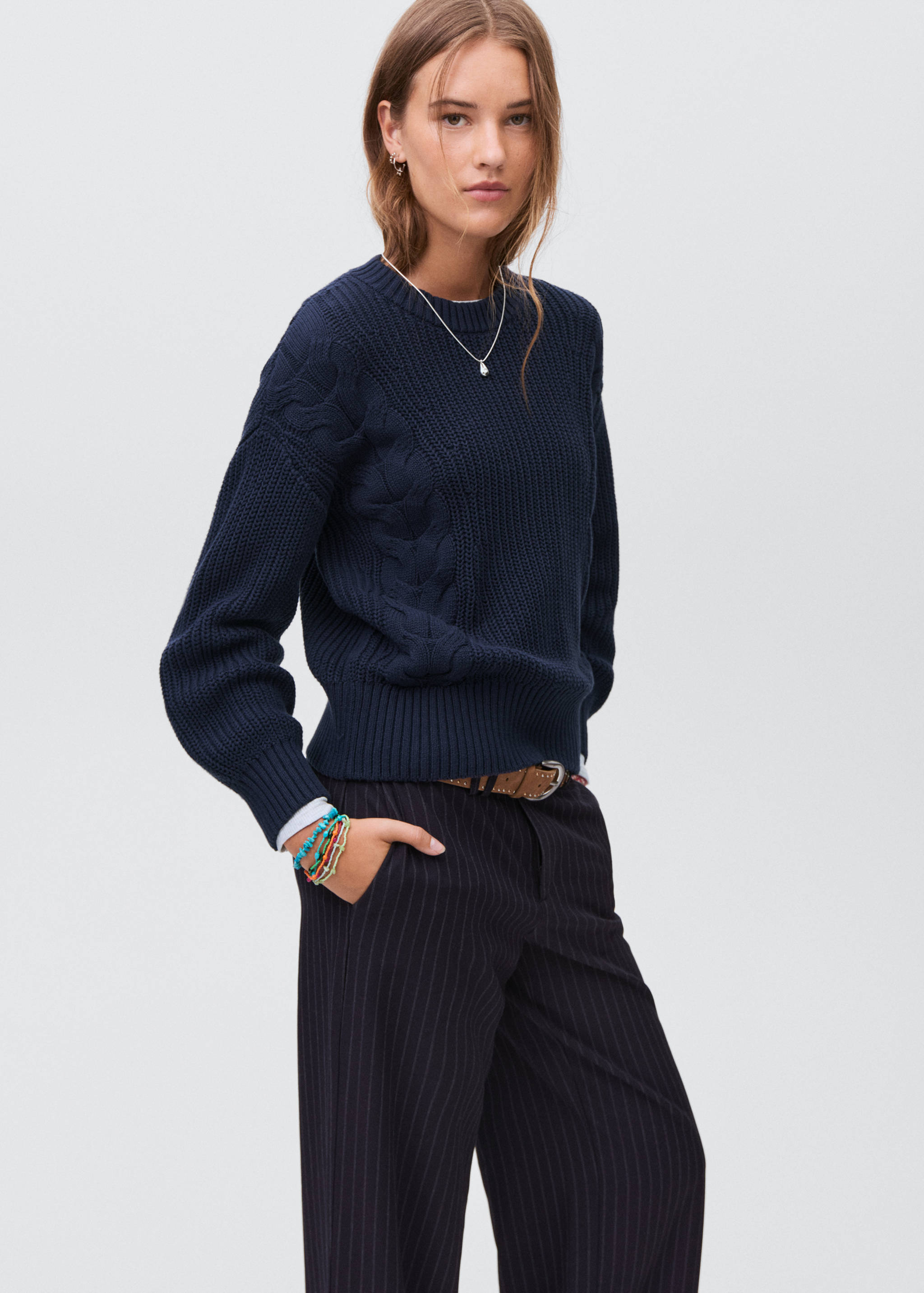 Braided knitted sweater - Medium plane