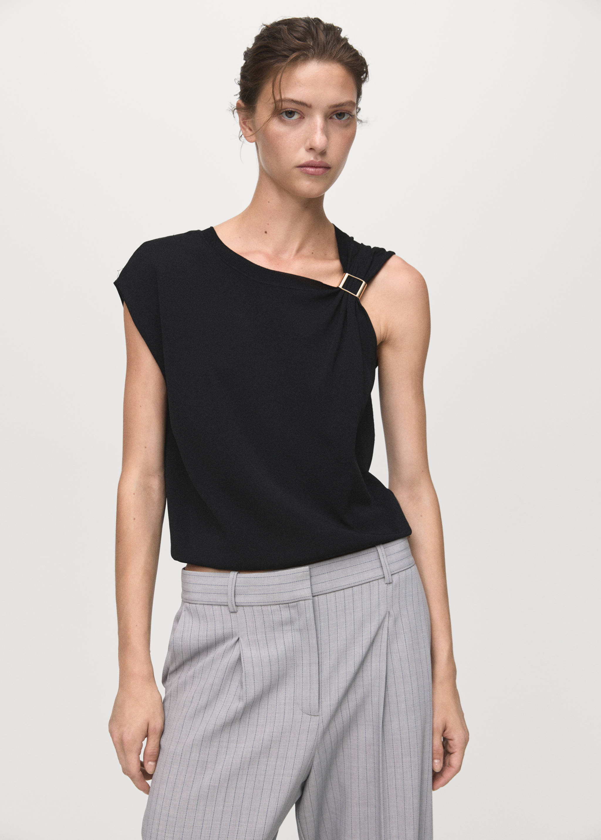 Short-sleeved sweater with metallic detail - Medium plane