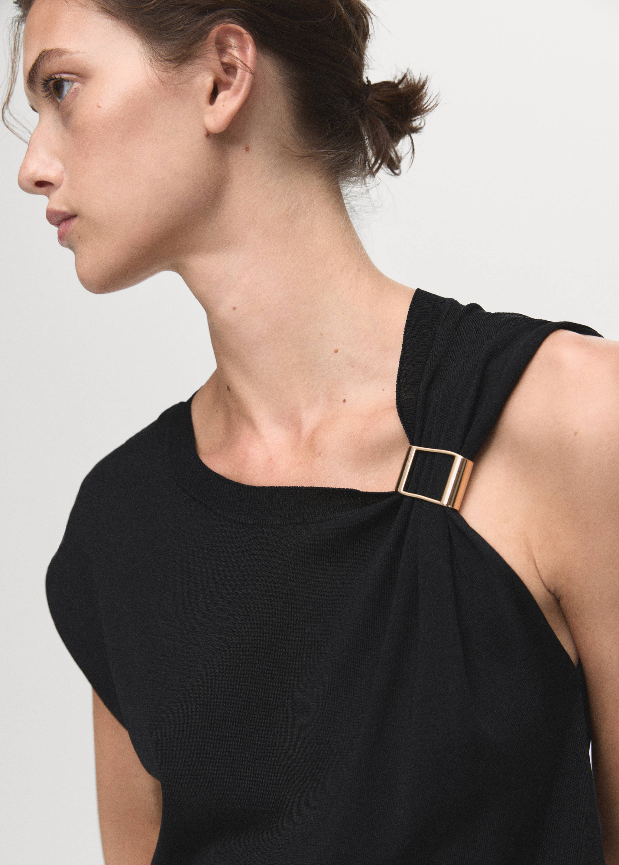 Short-sleeved sweater with metallic detail - Details of the article 1