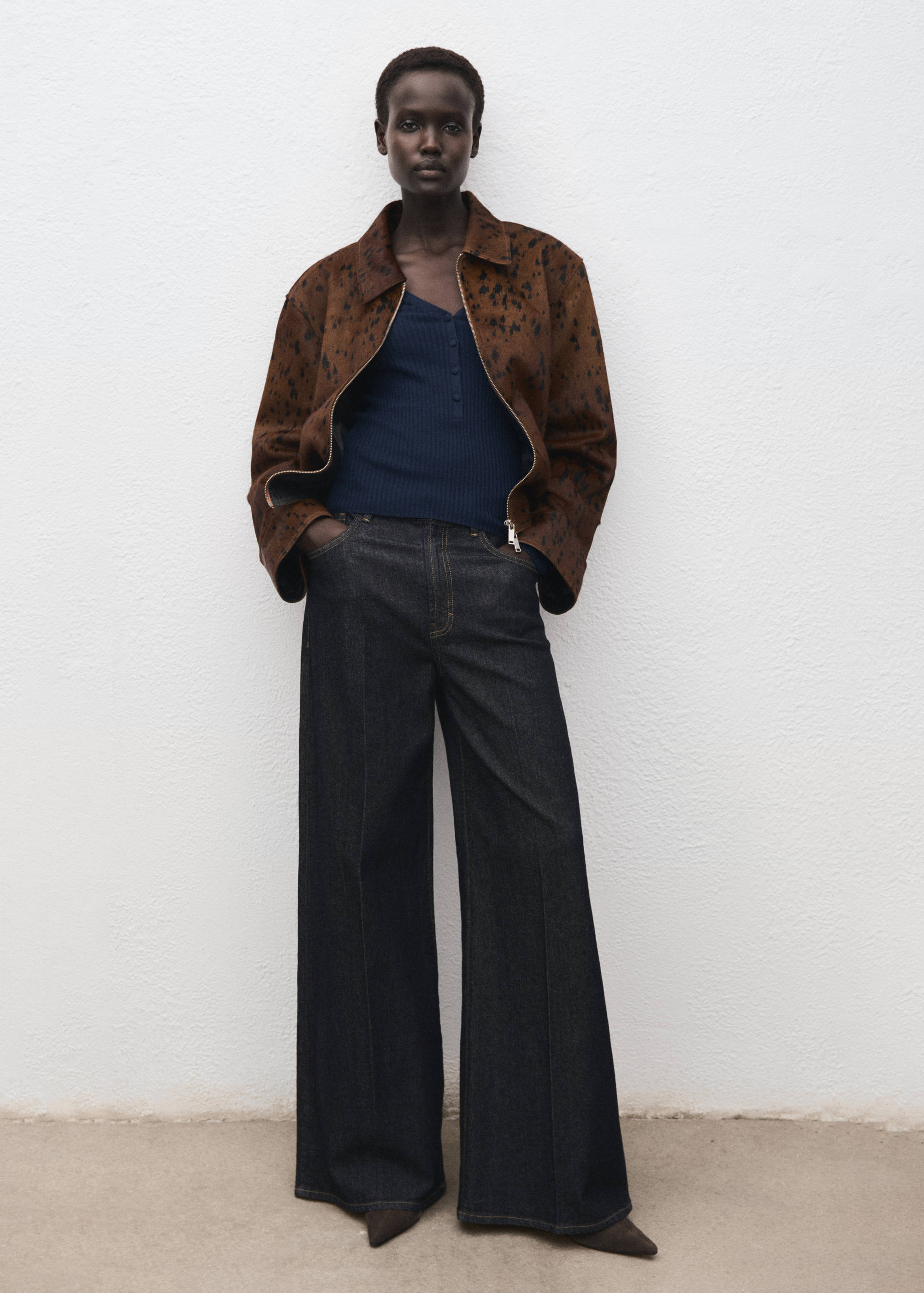 V-neck ribbed knit sweater - General plane