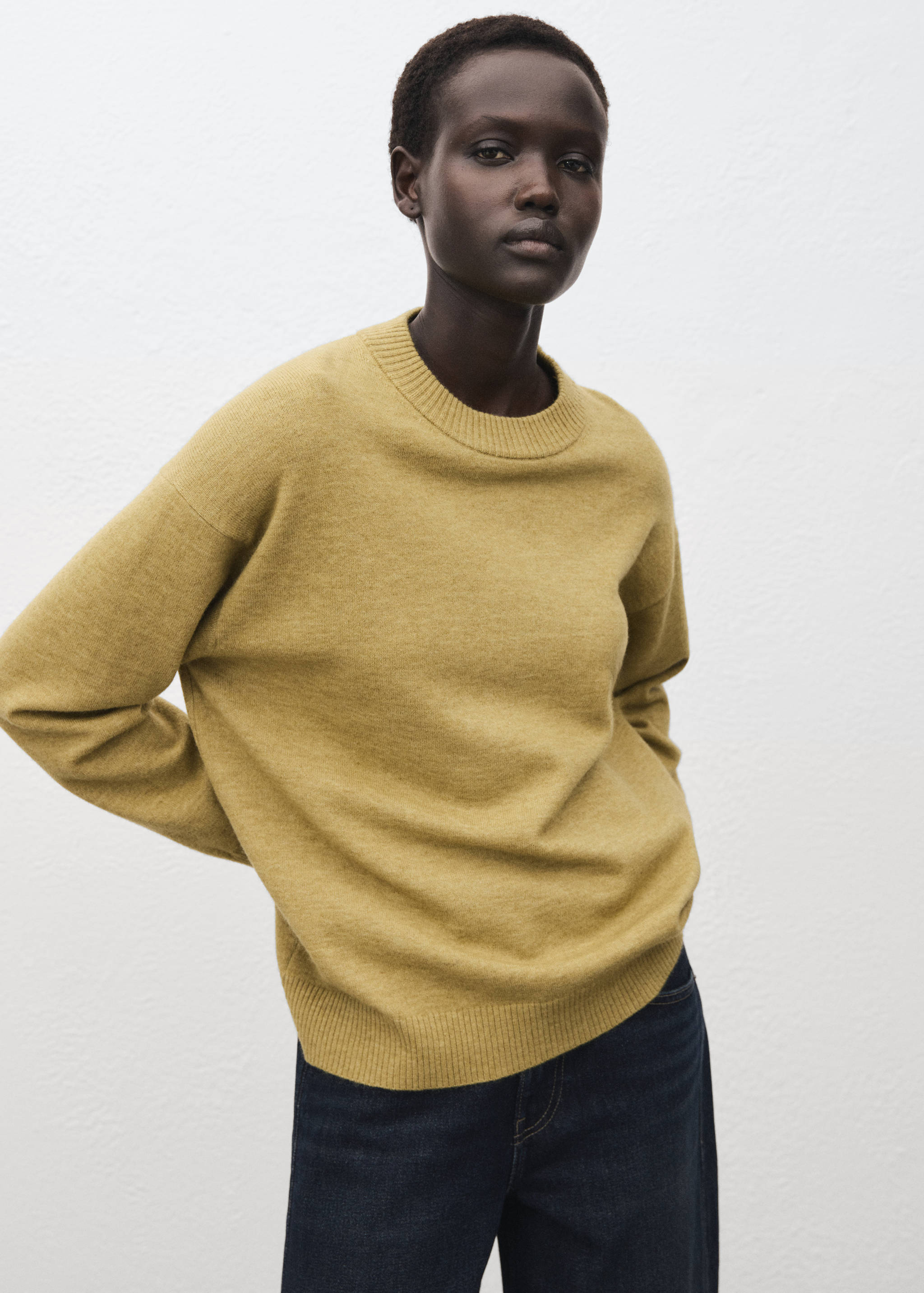 Oversized sweater with ribbed trim - Medium plane