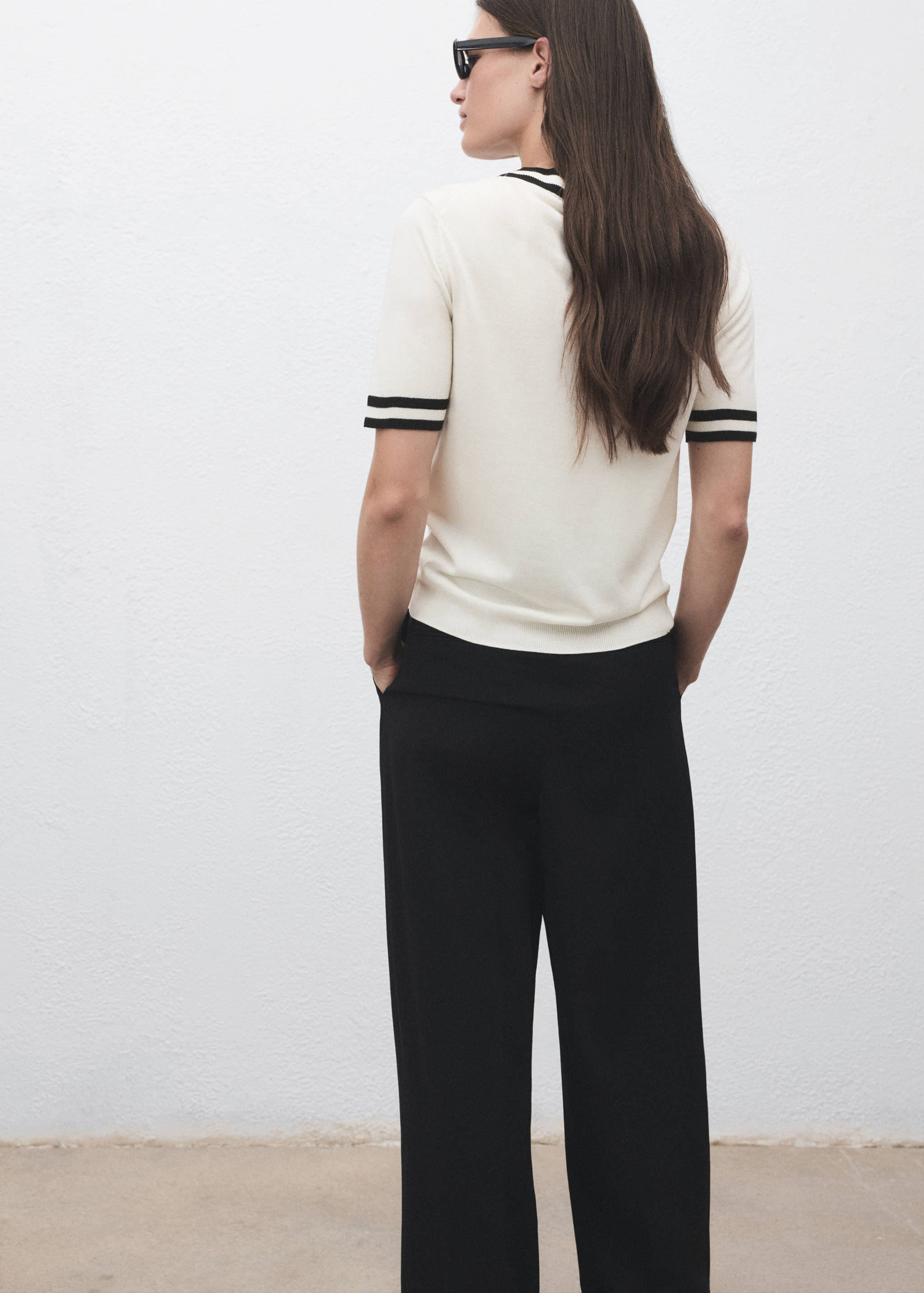 Short-sleeved sweater with contrasting stripes - Reverse of the article