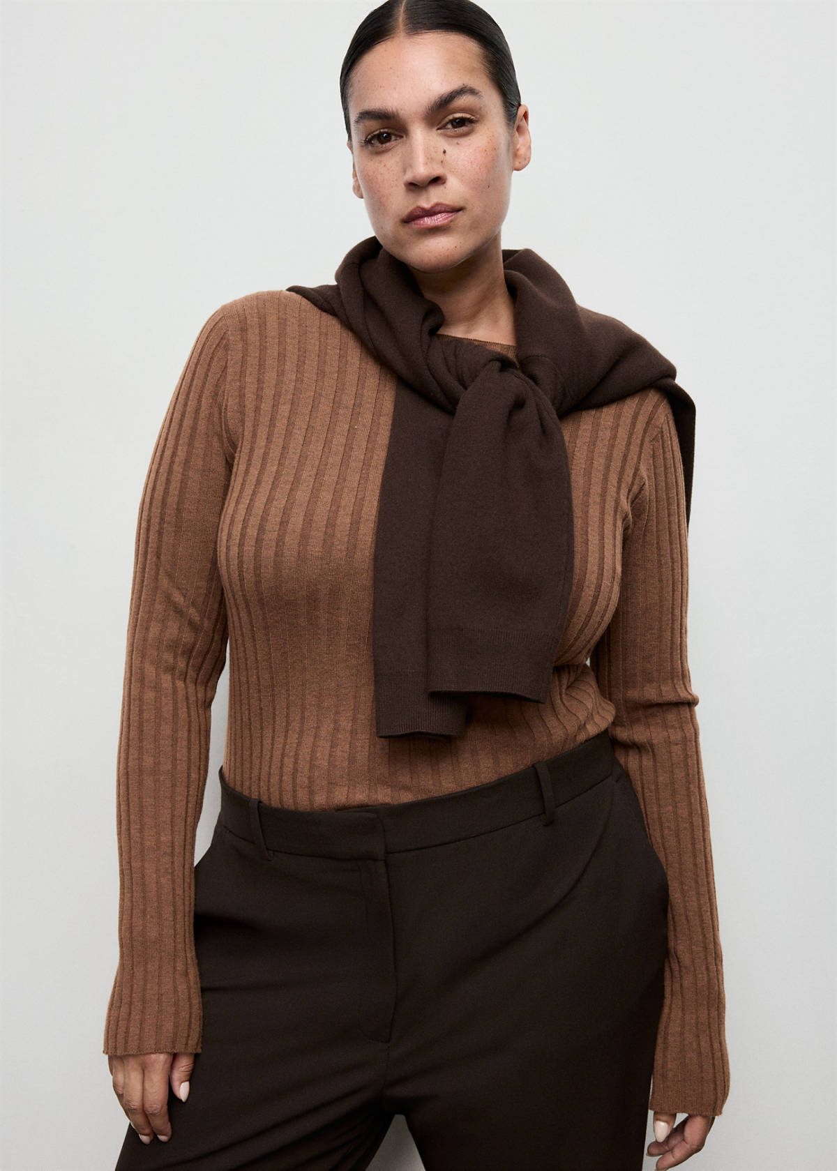 Boat neck ribbed sweater — Chocolate