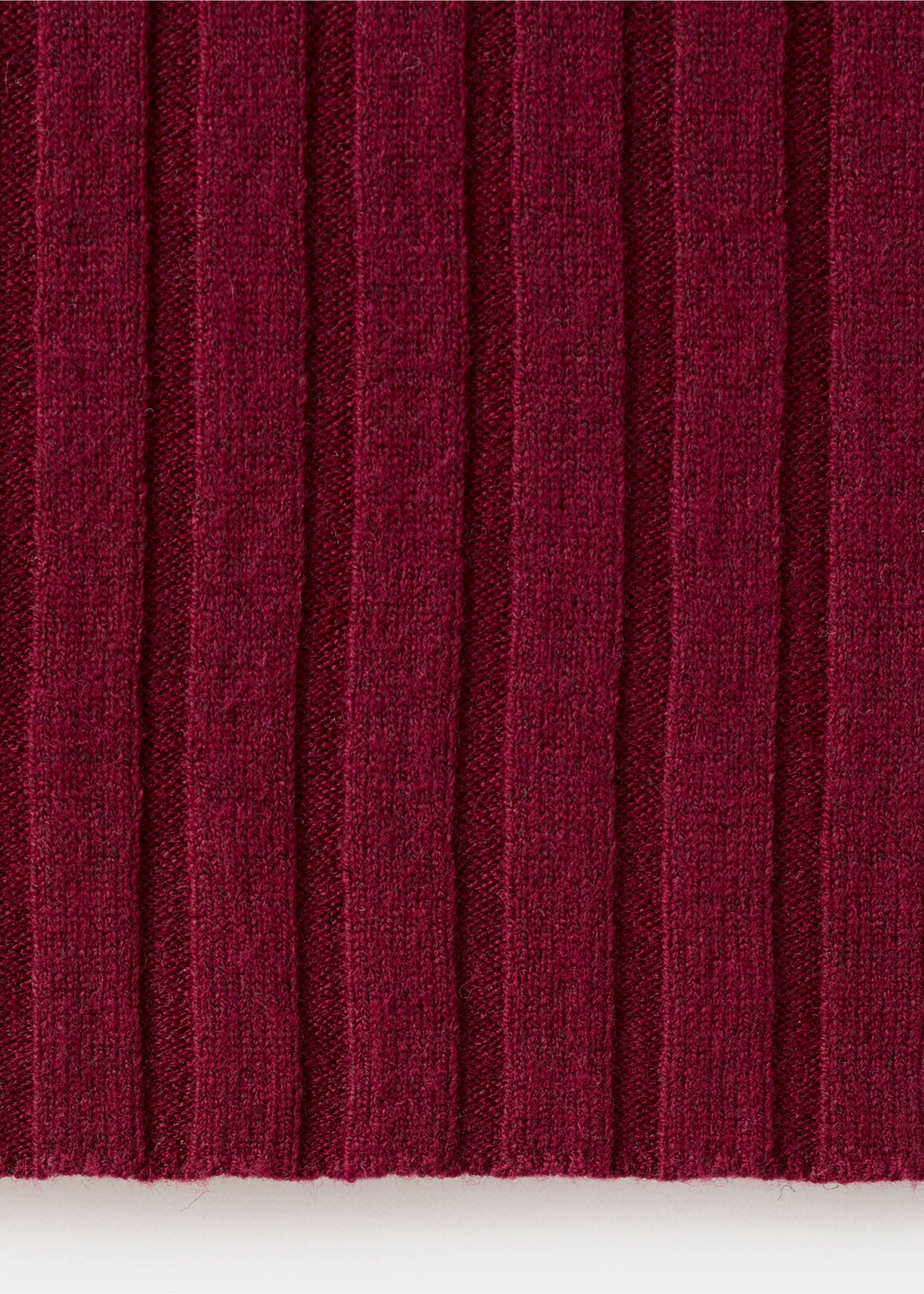 Geribde trui met boothals - Detail van het artikel 0, Wijnrood. Ref: 17005815-00.