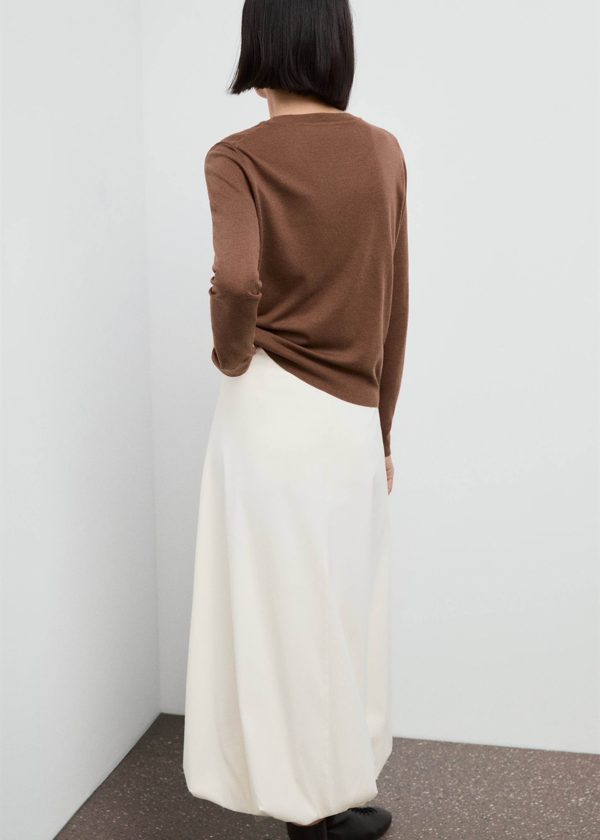 Fine-knit crew-neck sweater - Reverse of the article