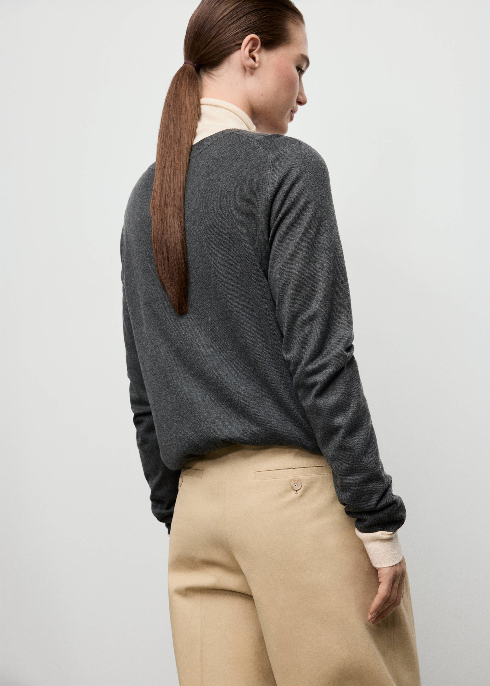 Fine-knit crew-neck sweater - Reverse of the article