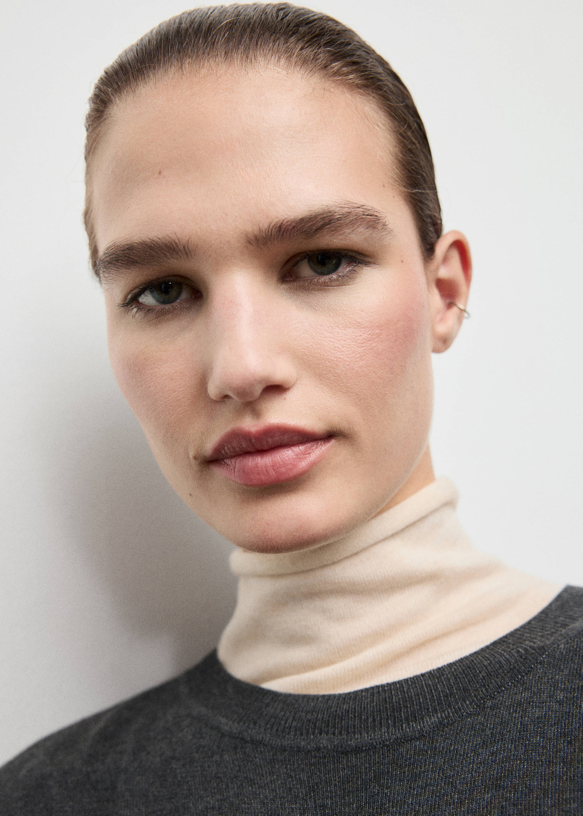 Fine-knit crew-neck sweater - Details of the article 1