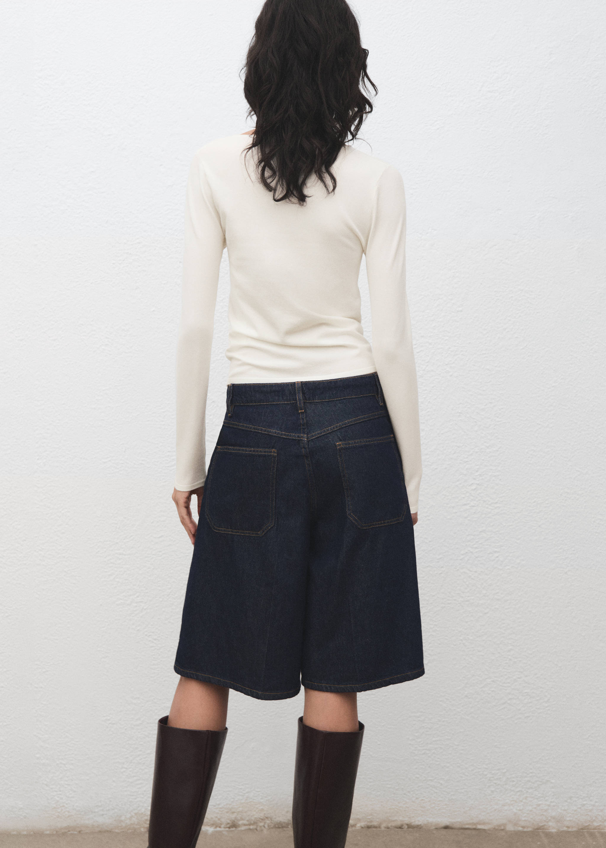 Long-sleeved fine-knit sweater - Reverse of the article