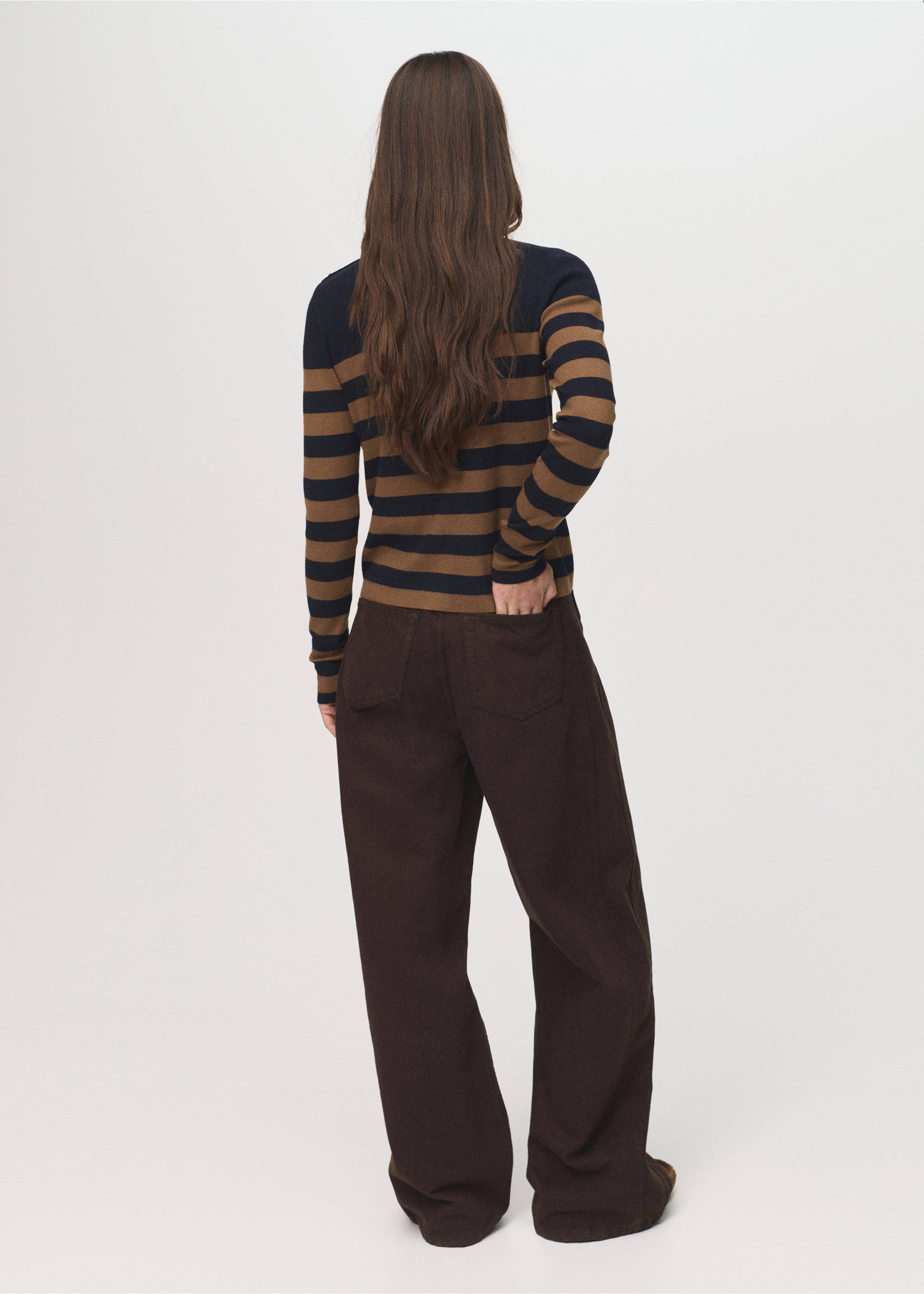 Perkins-neck sweater with button - Reverse of the article, Tobacco Brown. Ref: 17005824-00.