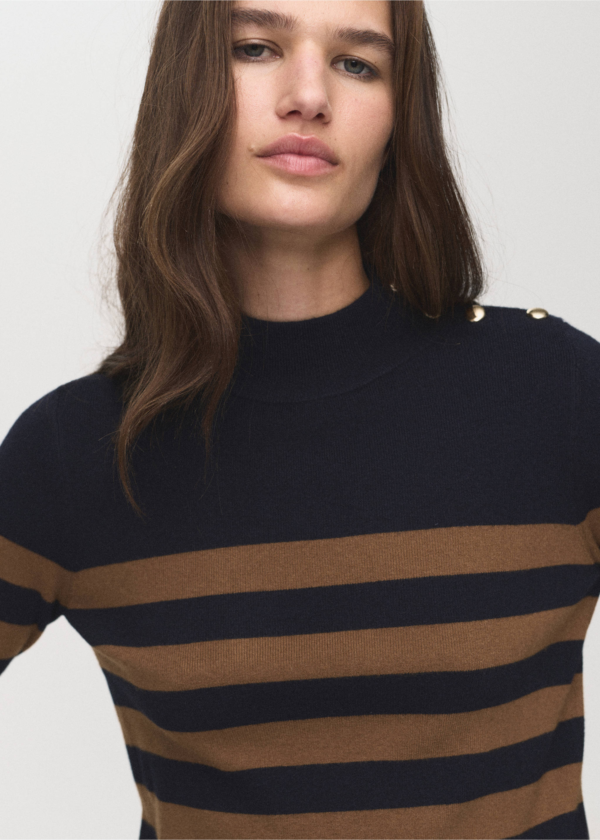 Perkins-neck sweater with button - Details of the article 1, Tobacco Brown. Ref: 17005824-00.