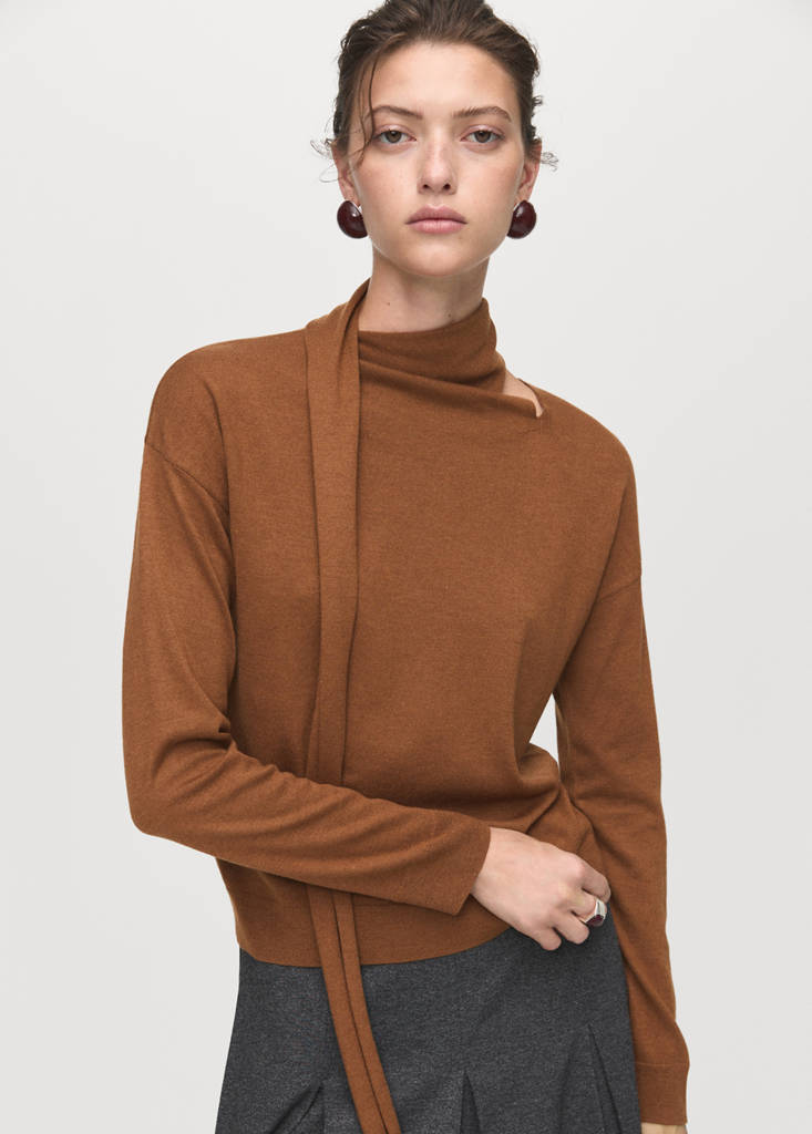 Fine-knit sweater with scarf — Medium Brown