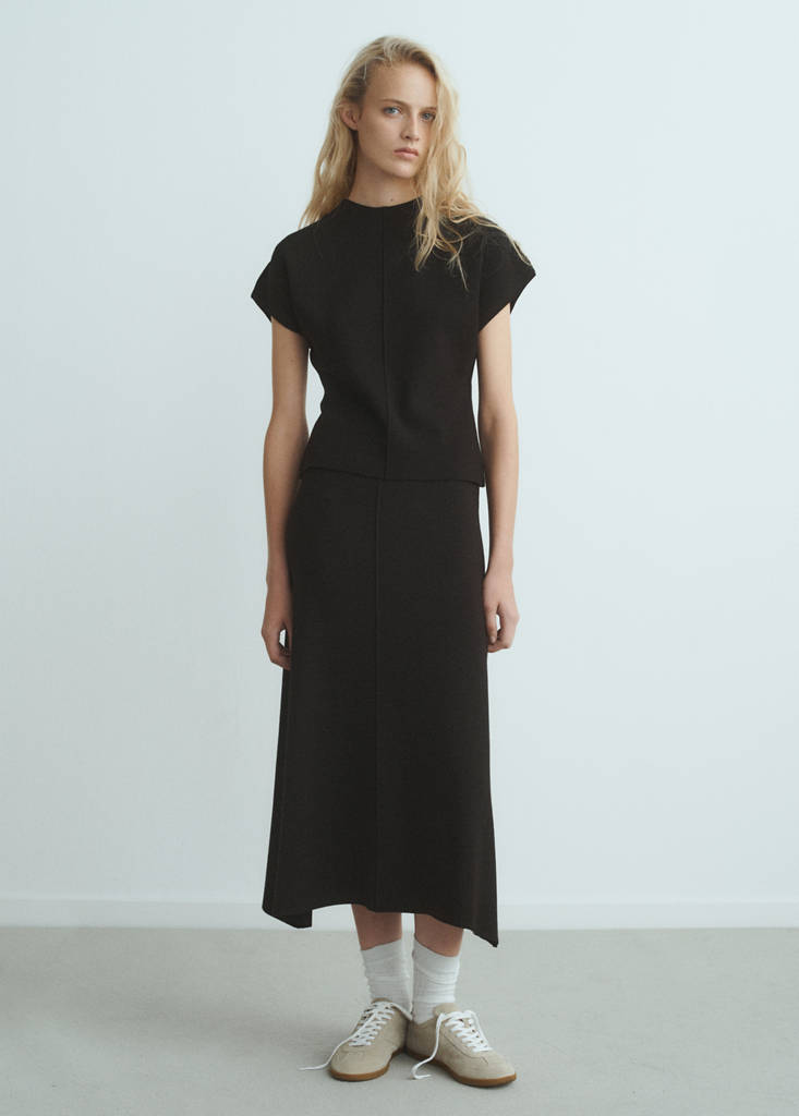 Fine-knit fitted sweater — Black