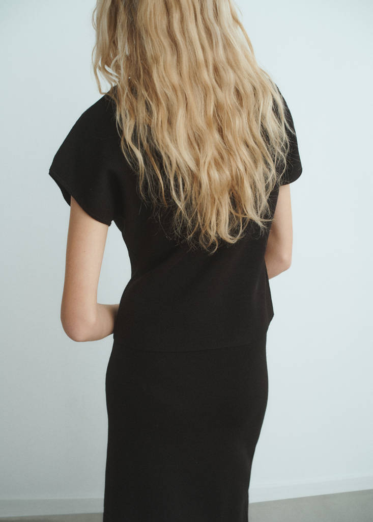 Fine-knit fitted sweater — Black