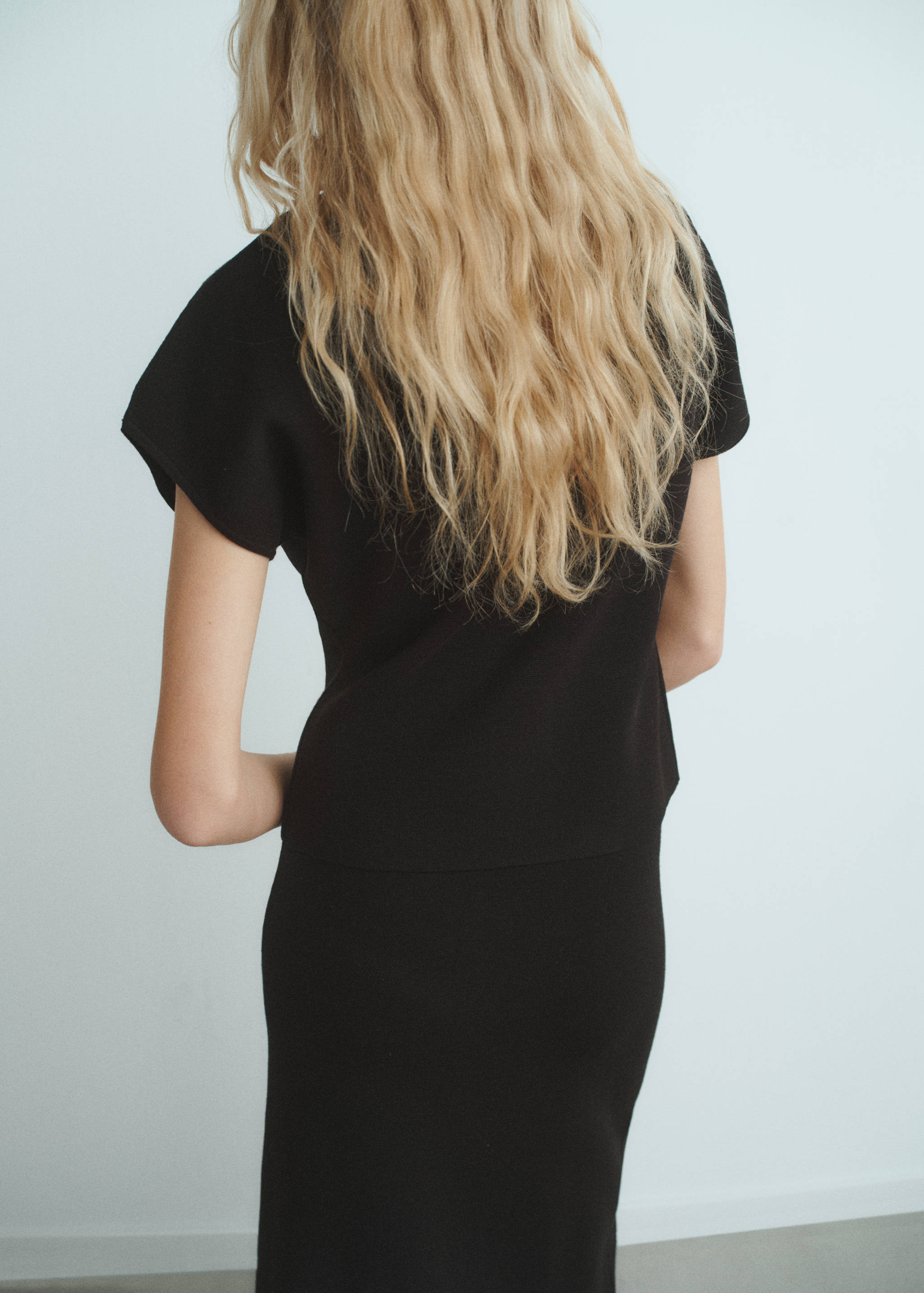 Fine-knit fitted sweater - Reverse of the article