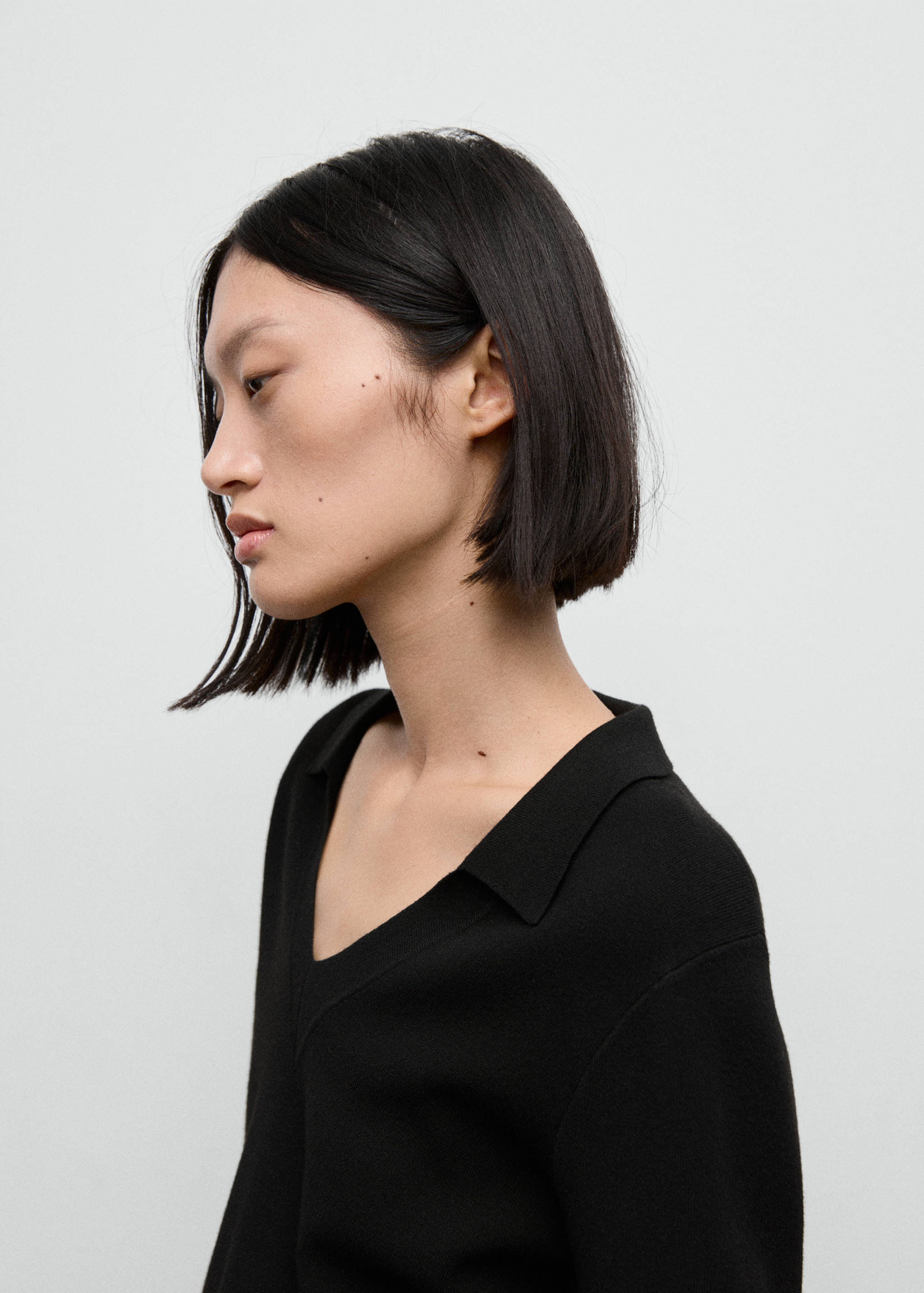 Fine-knit V-neck sweater - Details of the article 1