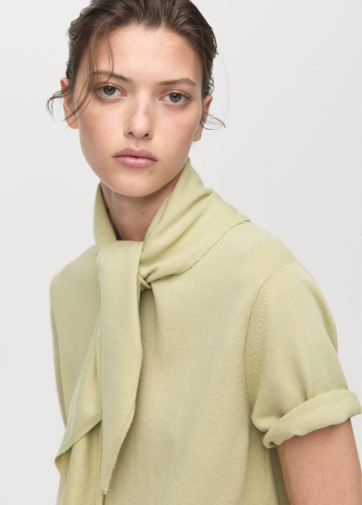 Short-sleeved sweater with scarf — Pastel Green