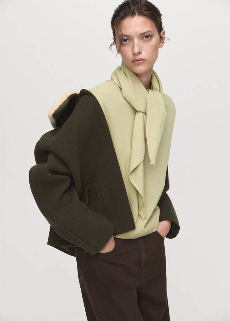 Short-sleeved sweater with scarf — Pastel Green