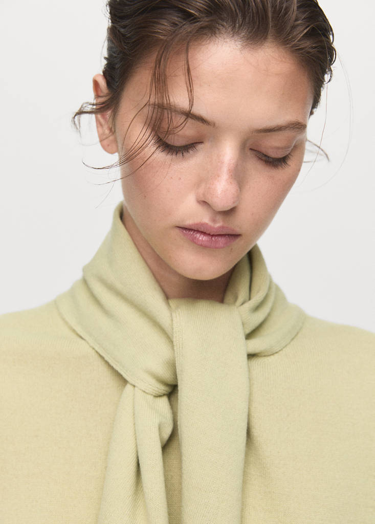 Short-sleeved sweater with scarf — Pastel Green