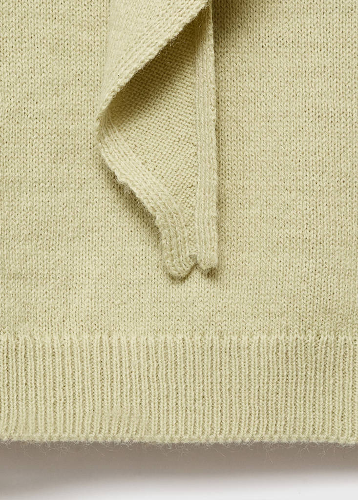 Short-sleeved sweater with scarf — Pastel Green