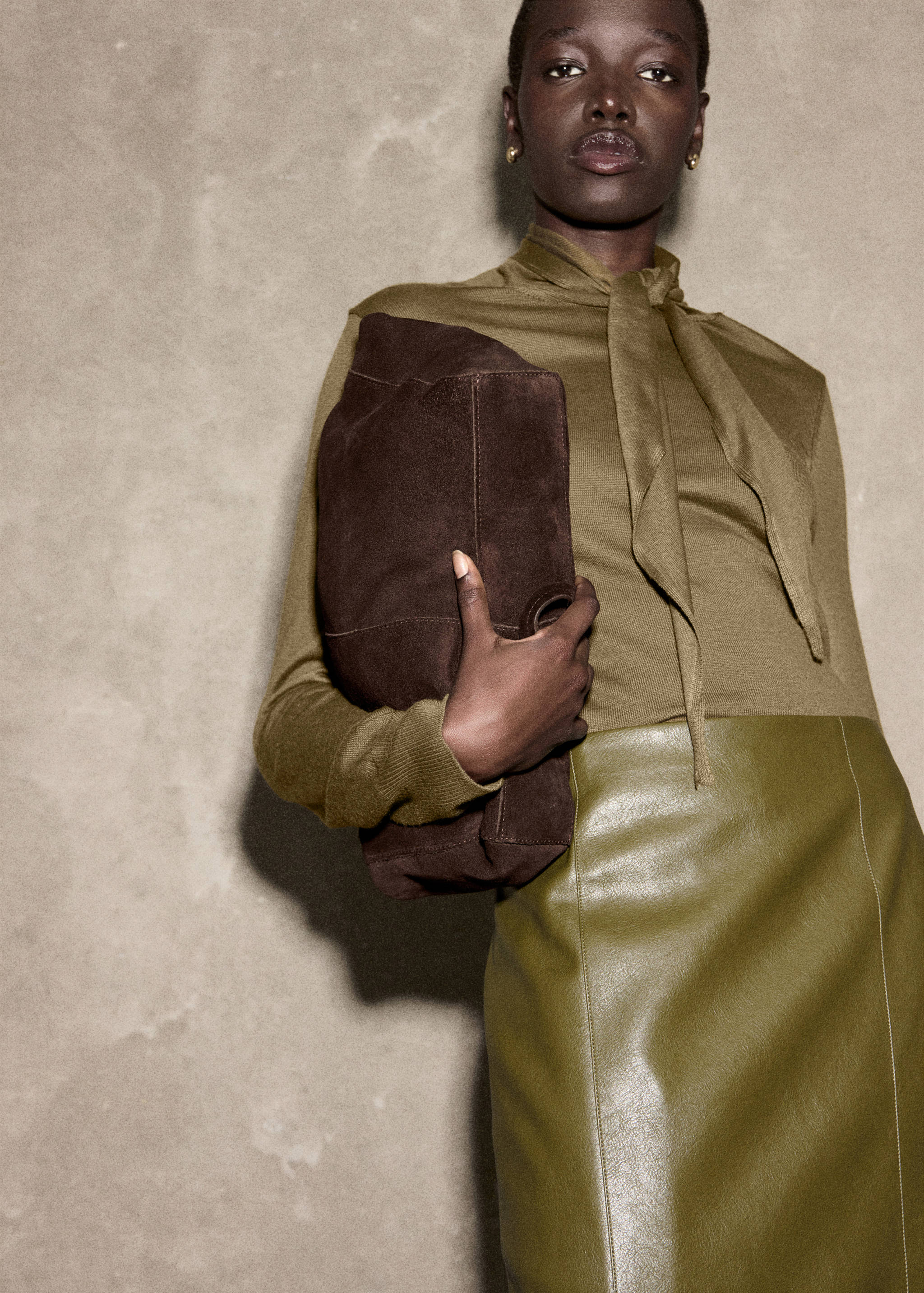 Camisola de gola alta com nó - Plano médio