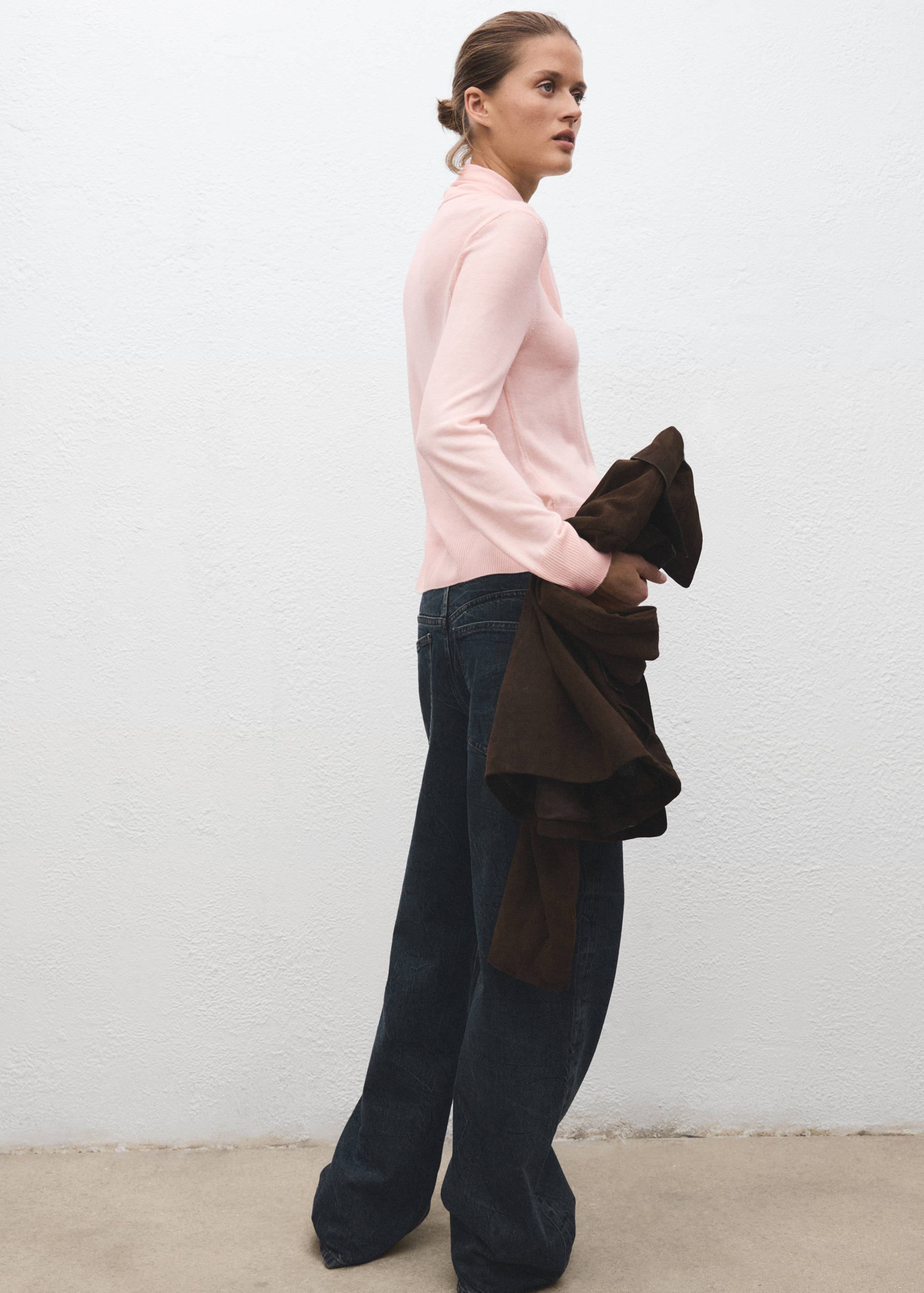 Turtleneck sweater with knot - Reverse of the article