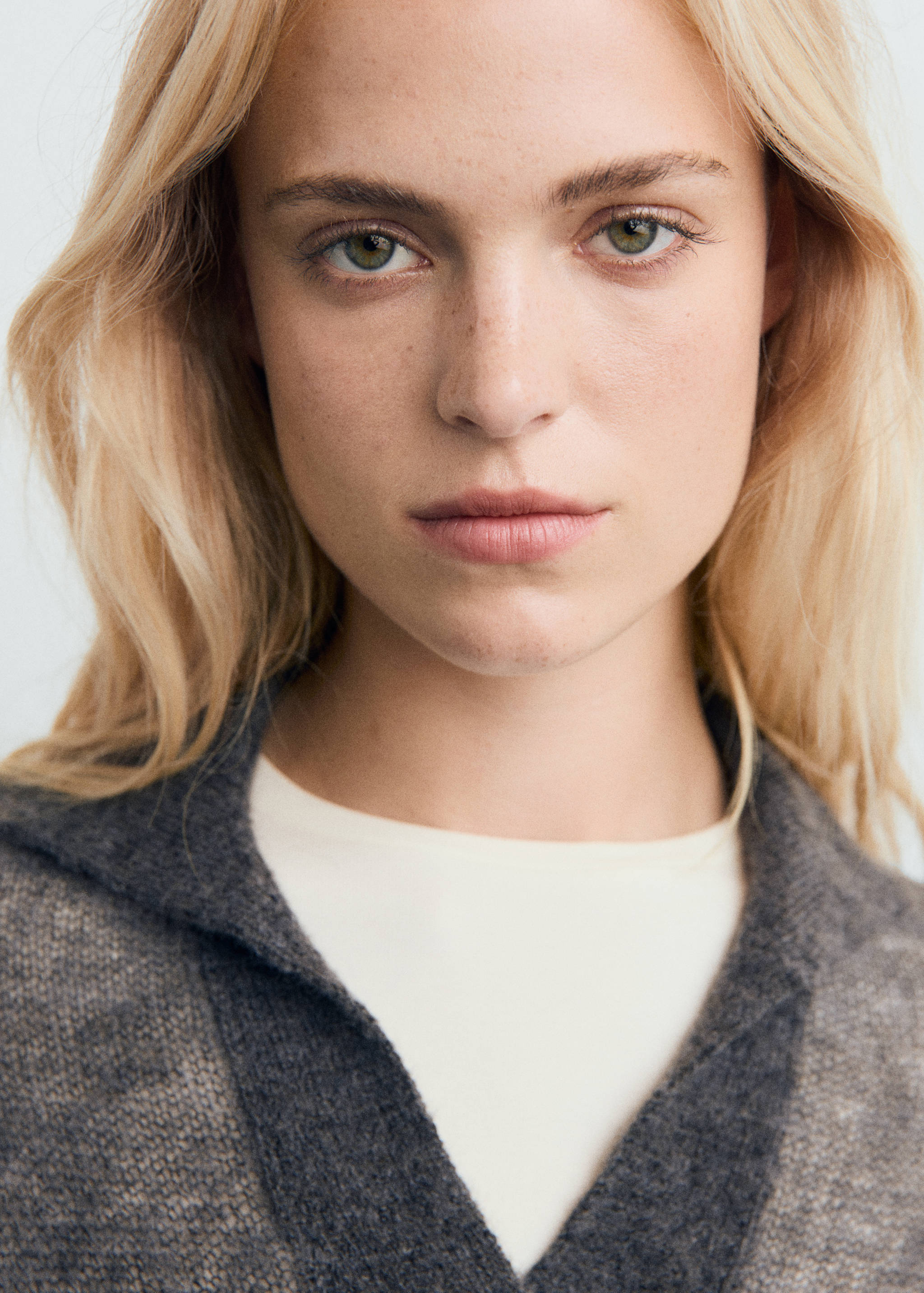 Svetr s košilovým límečkem poloprůhledný - Detail zboží 1