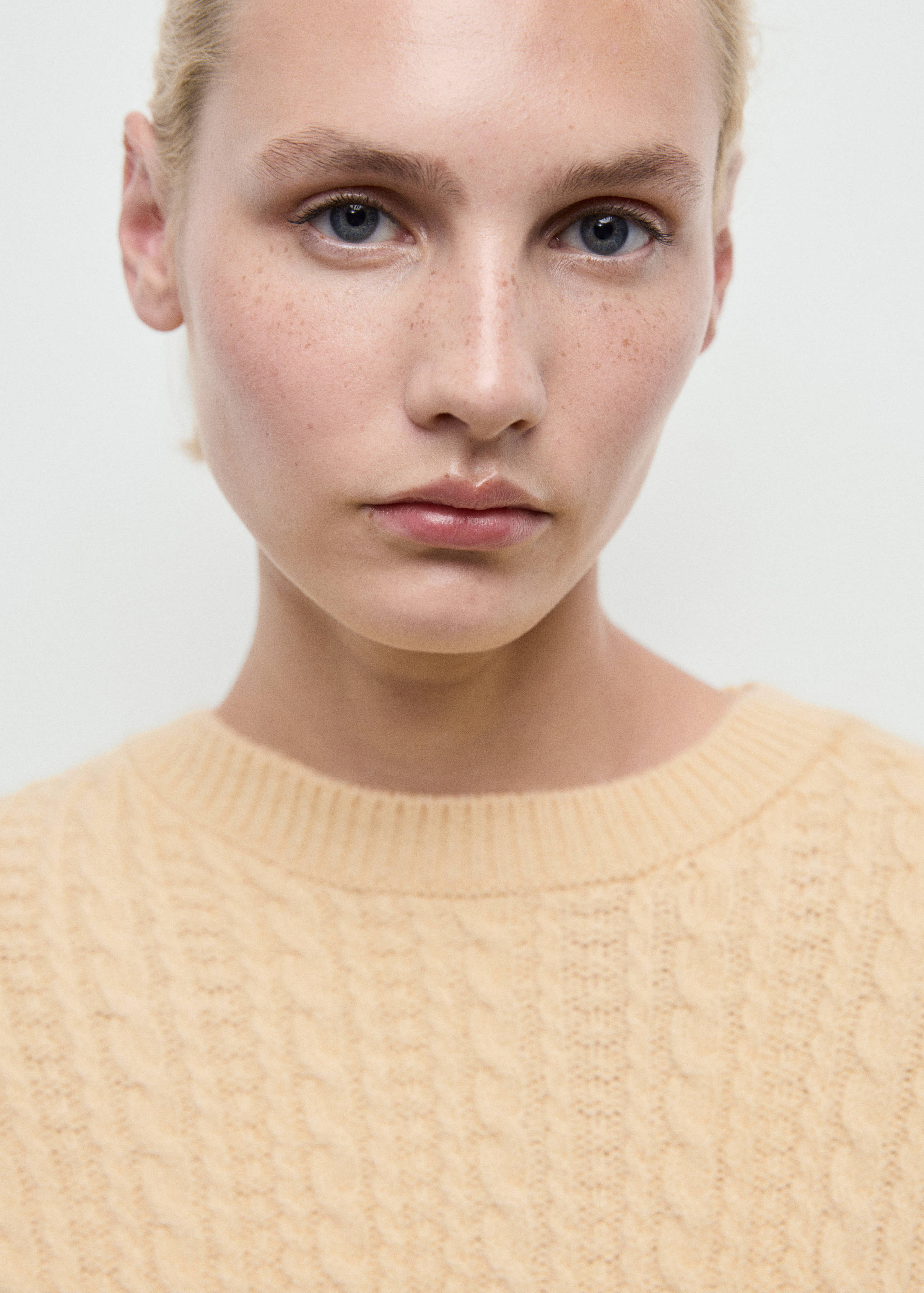 Gestrickter Jersey mit ausgestellten Ärmeln - Detail des Artikels 1