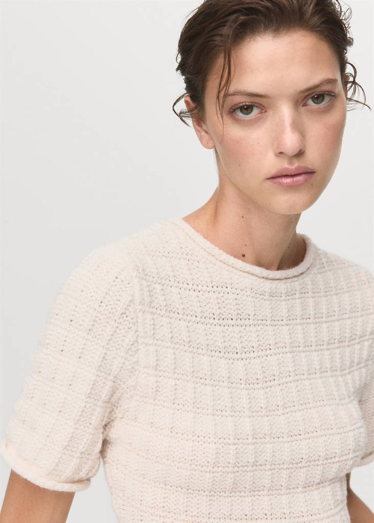 Textured sweater with ruffles — Ecru