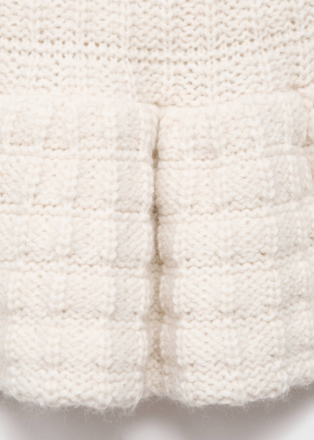 Textured sweater with ruffles — Ecru