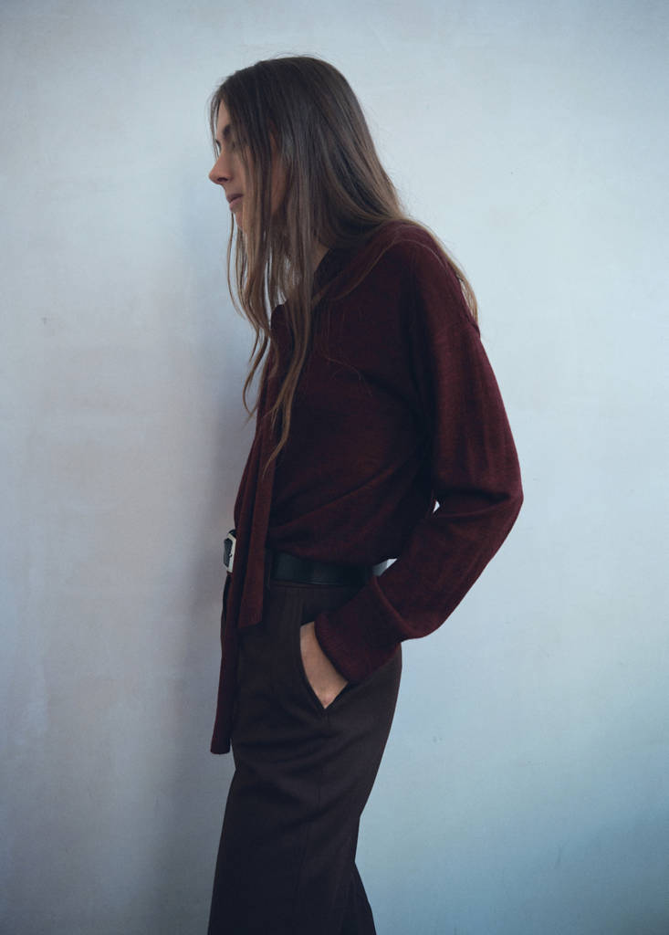 V-neck sweater with scarf — Wine