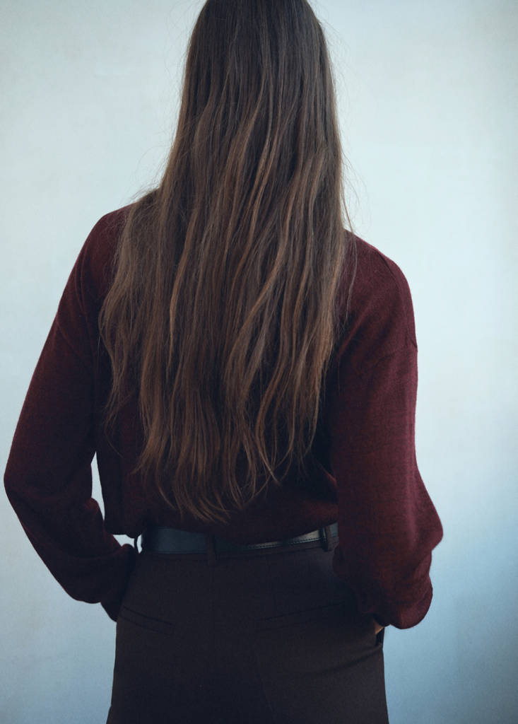 V-neck sweater with scarf — Wine