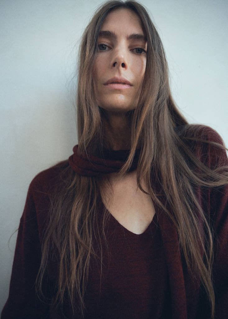 V-neck sweater with scarf — Wine