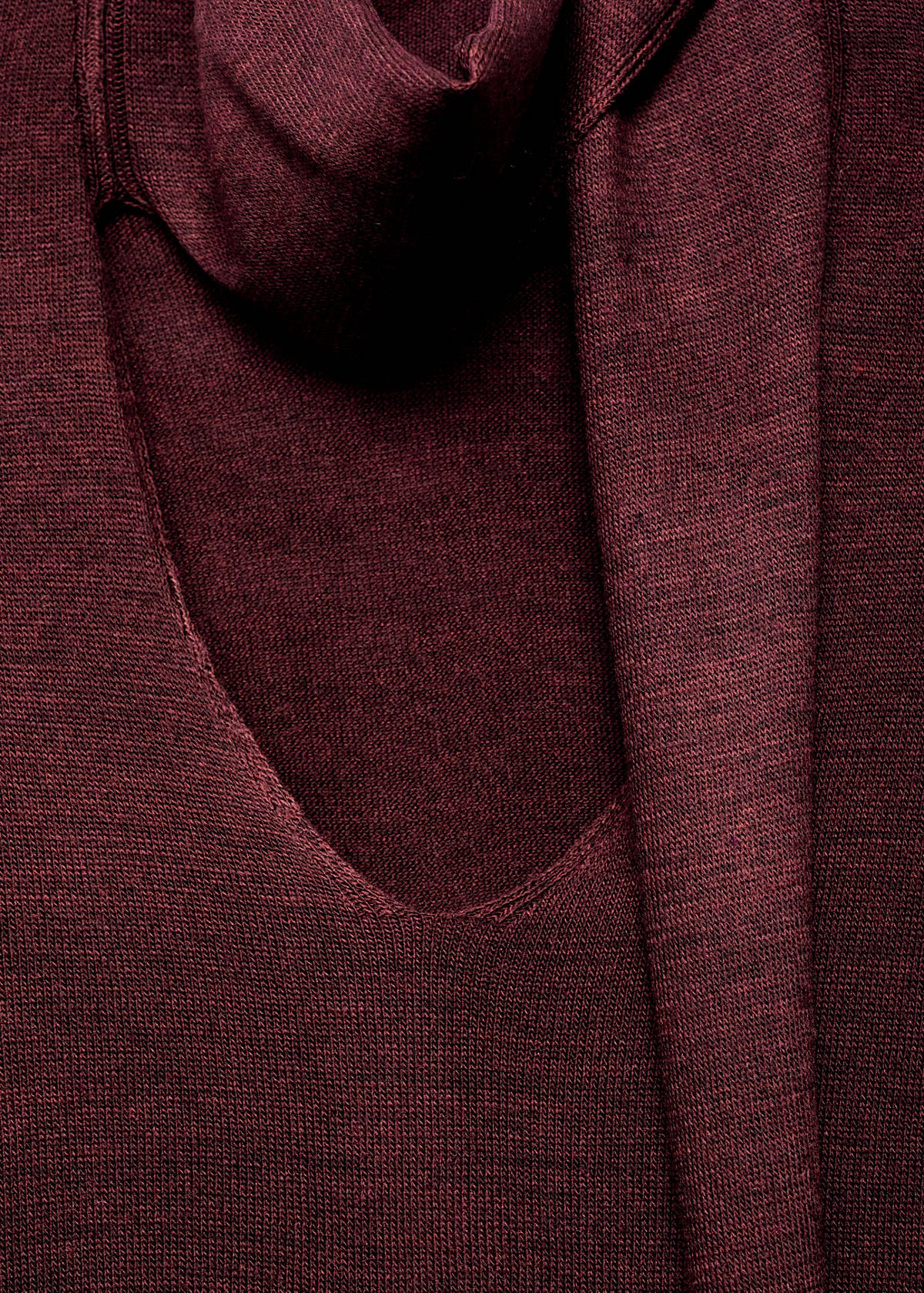 V-neck sweater with scarf — Wine