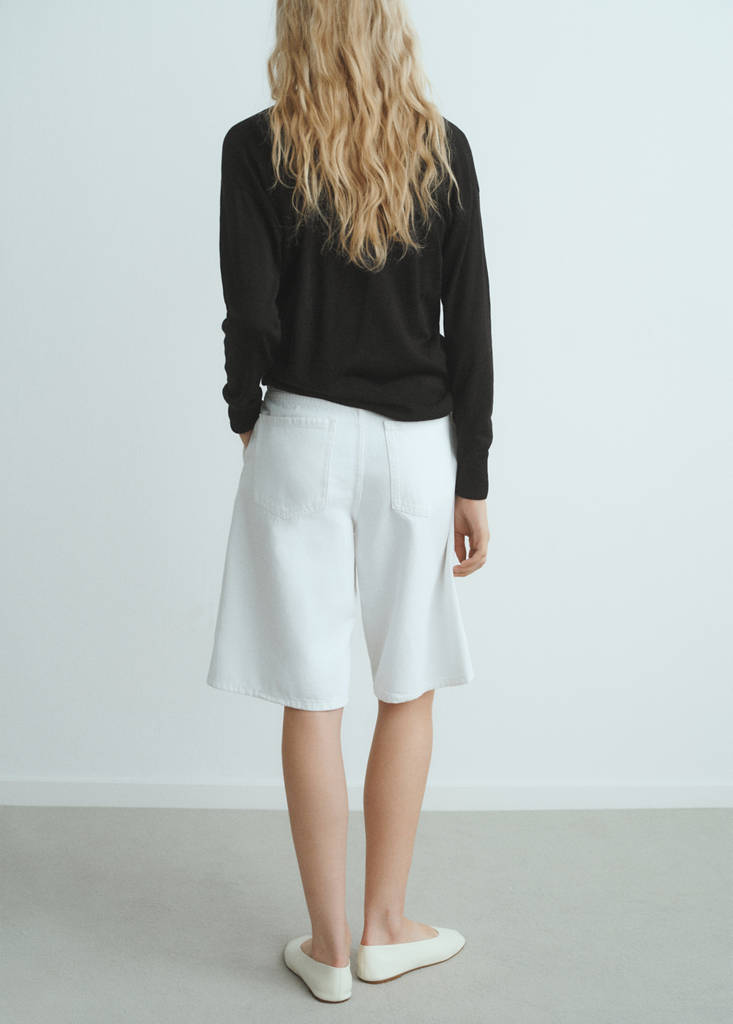 V-neck sweater with scarf — Black