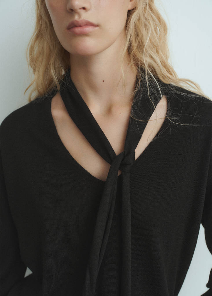V-neck sweater with scarf — Black