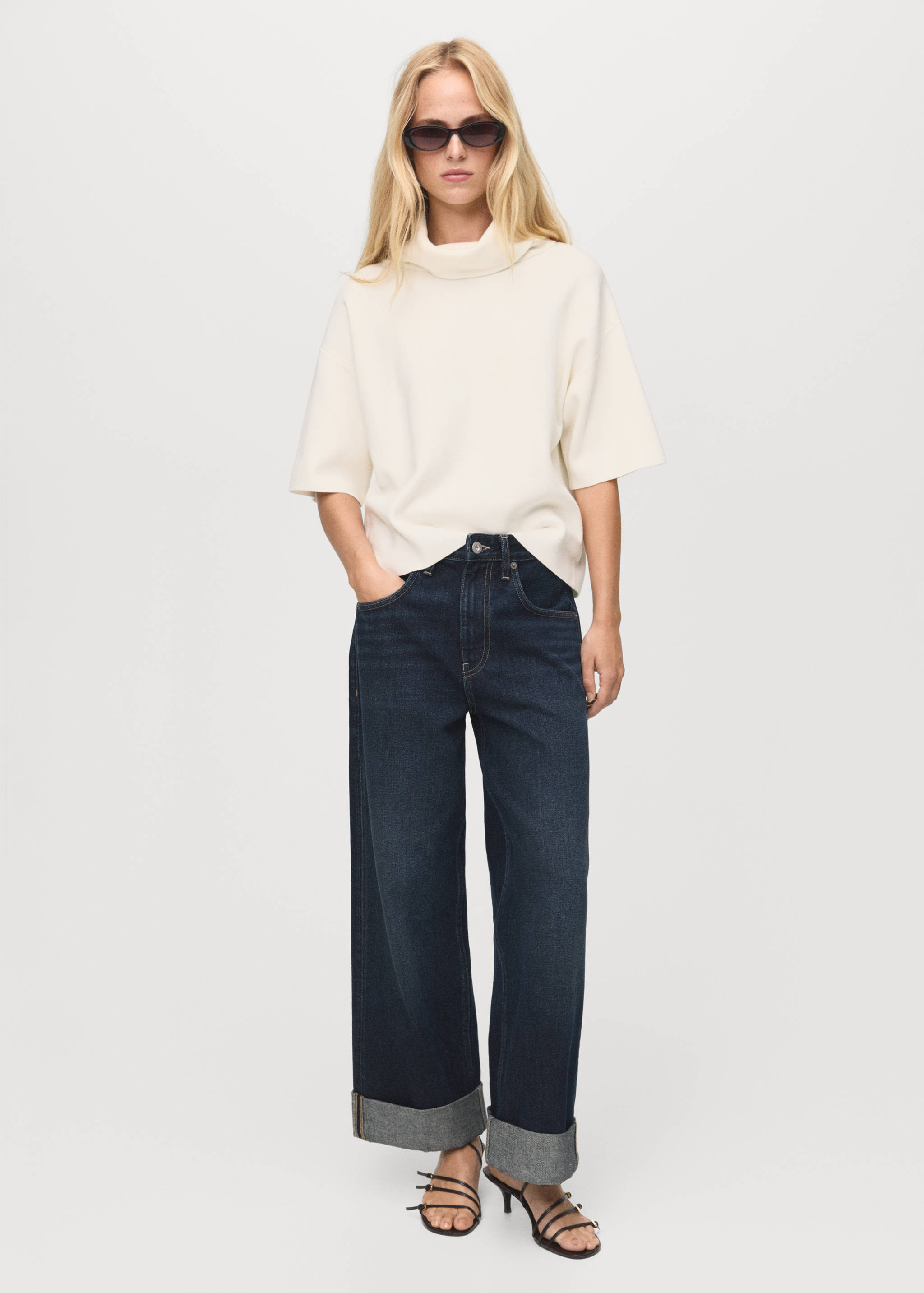 Short-sleeved turtleneck sweater - General plane