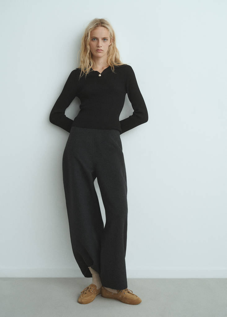 Ribbed sweater with jewel button — Black
