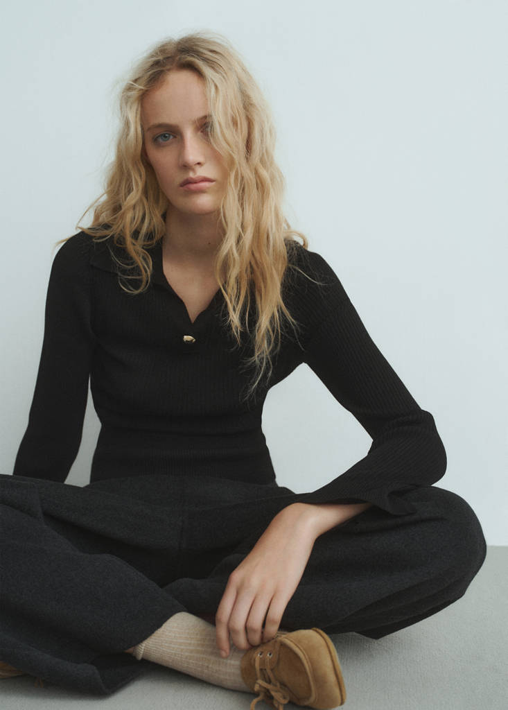 Ribbed sweater with jewel button — Black