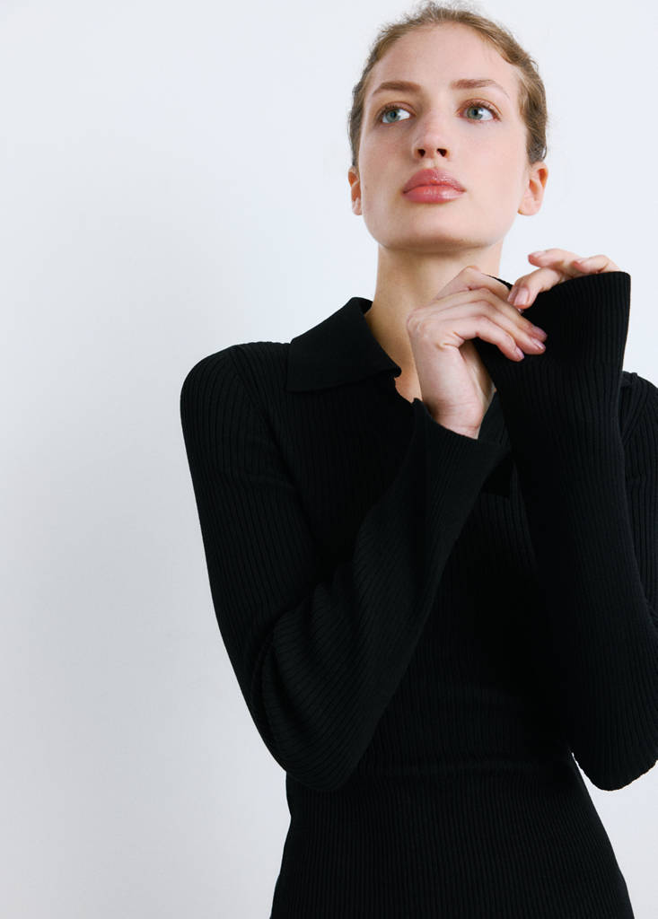 Ribbed sweater with jewel button — Black