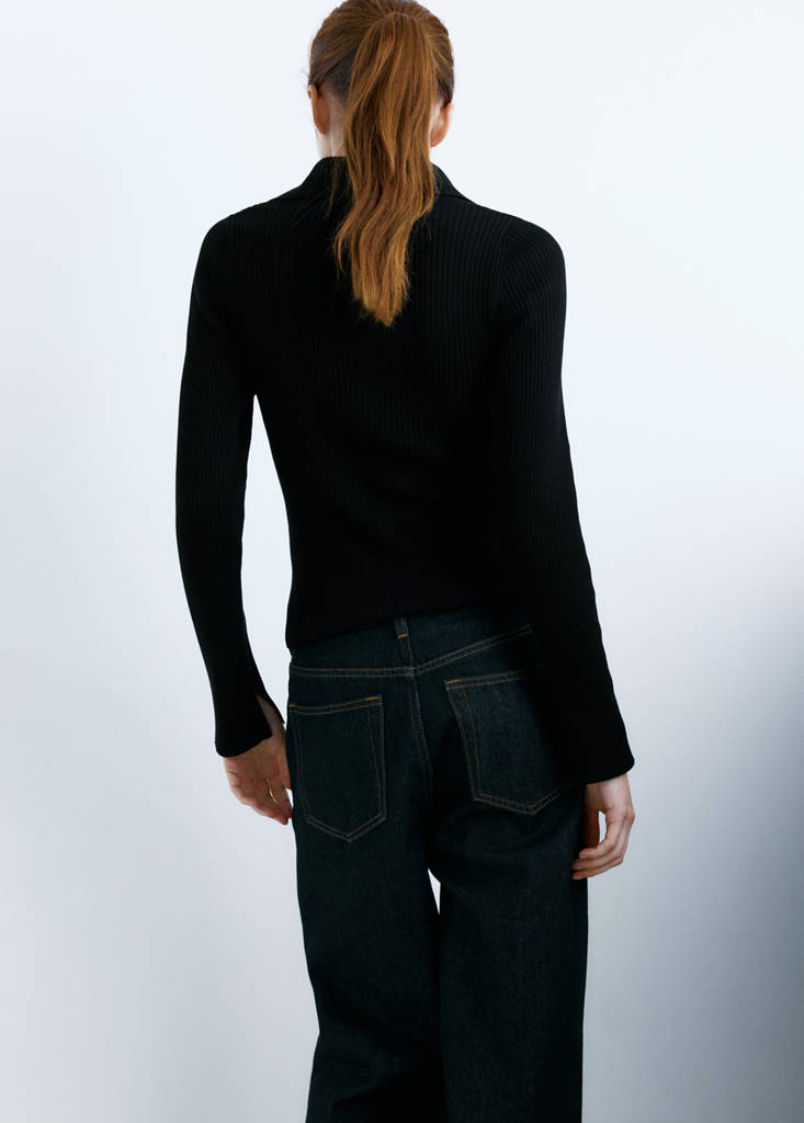 Ribbed sweater with jewel button — Black