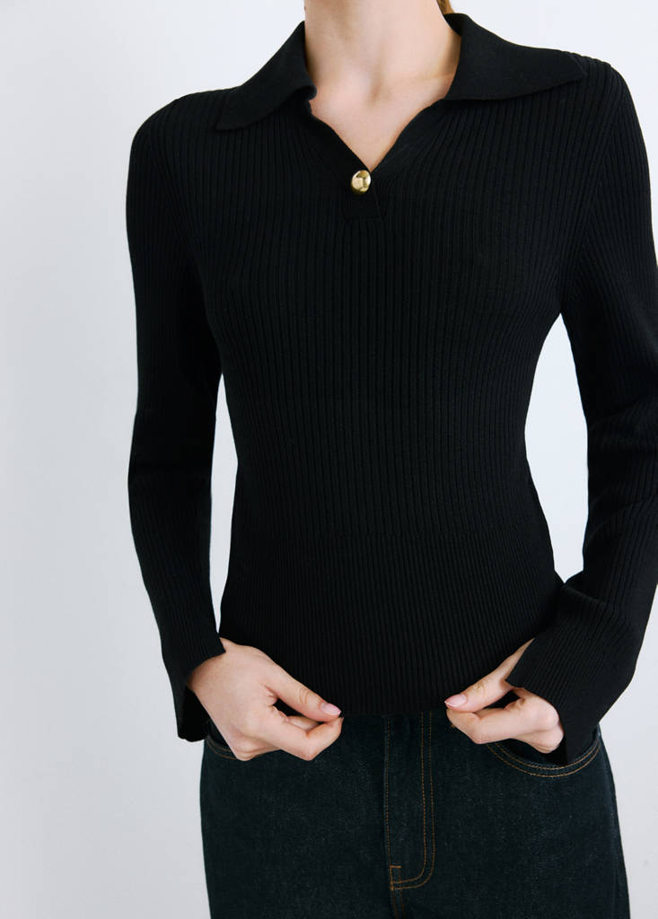 Ribbed sweater with jewel button — Black