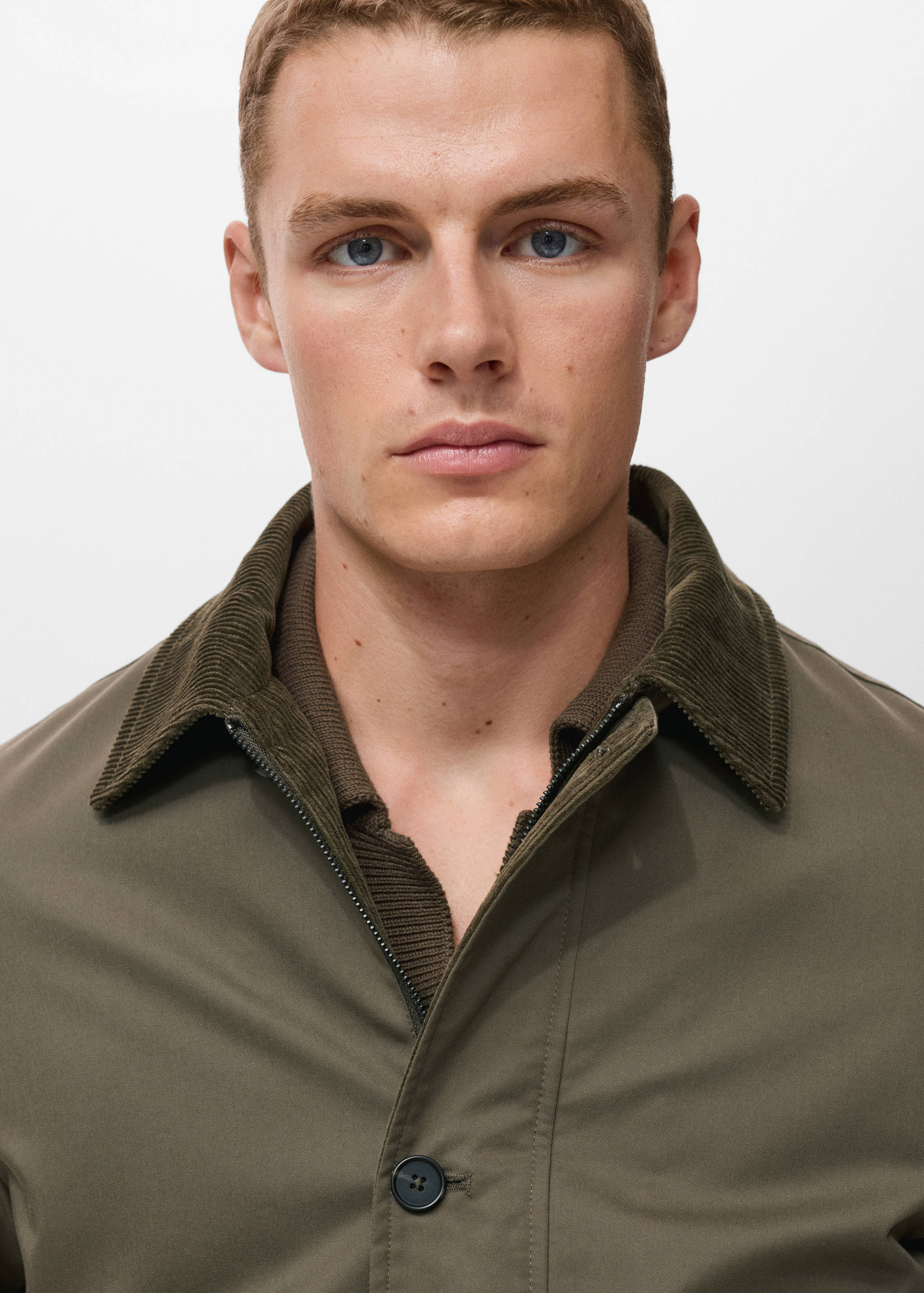 Water-repellent jacket with corduroy collar - Details of the article 1