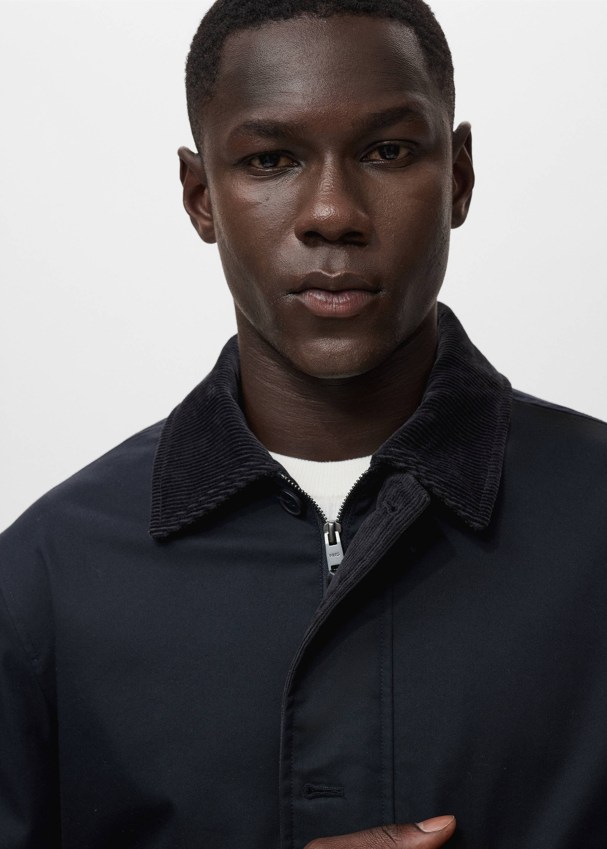 Water-repellent jacket with corduroy collar - Details of the article 1