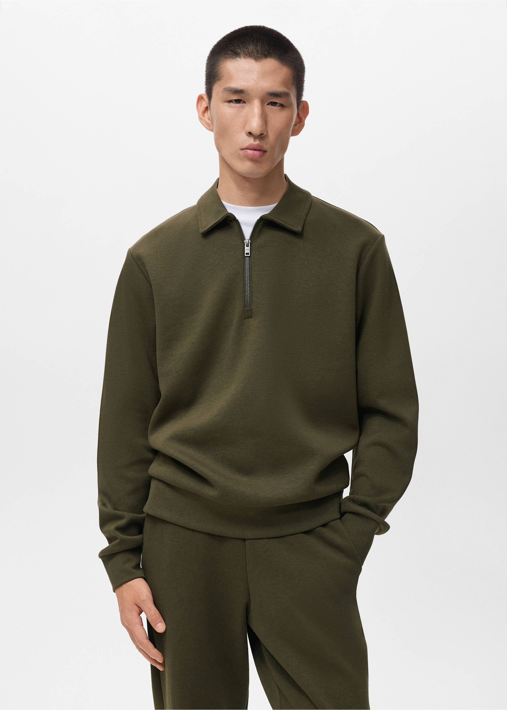 Sudadera regular fit cuello cremallera - Plano medio, Oliva. Ref: 17005982-00.