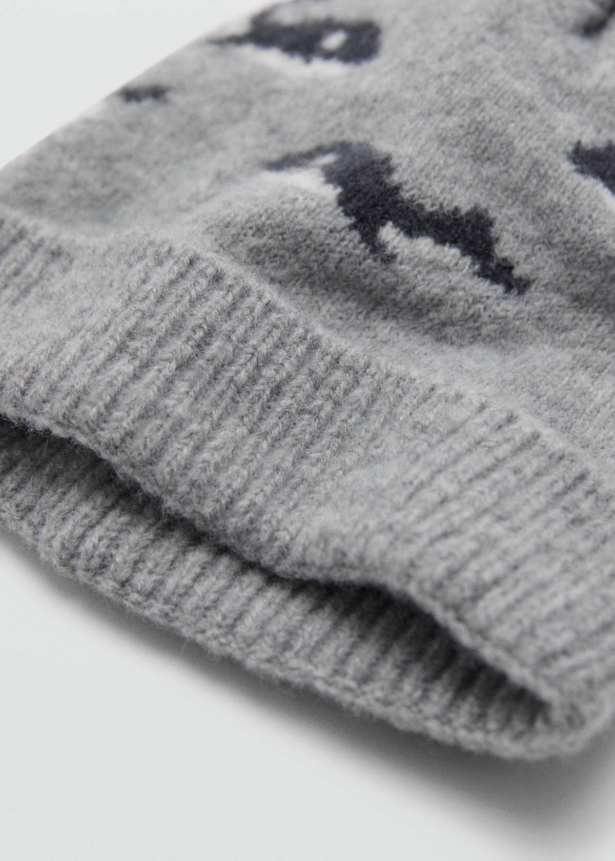 Knitted bobble hat — Grey